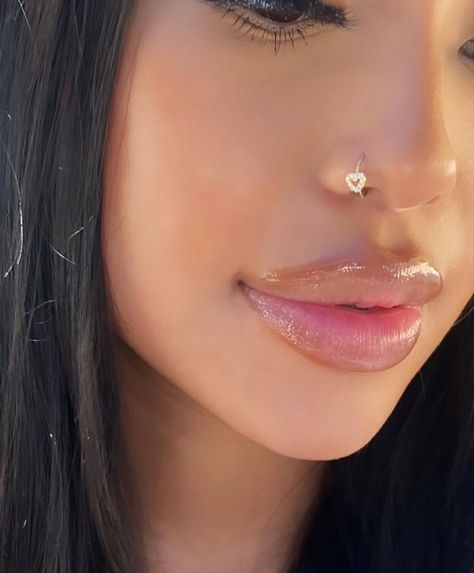 Gold Hoops Aesthetic, Cute Nose Piercings, Nose Ring Jewelry, Pretty Nose, Nose Piercing Hoop, Nose Piercing Stud, Nose Piercing Jewelry, Cute Piercings, Nose Rings Hoop