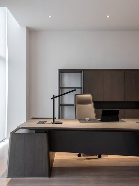 Desk Modern Design, Office Desk Designs, Modern Home Office Desk, Small Office Design, Office Table Design, Office Interior Design Modern, Minimalist Desk, Luxury Office, Office Furniture Design