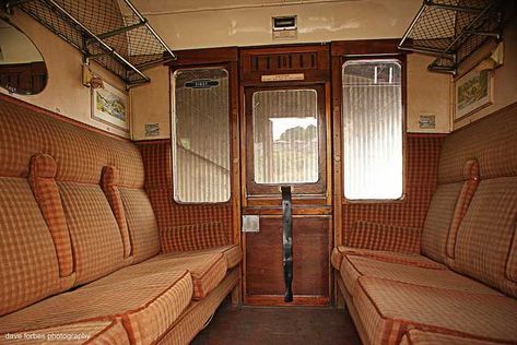 Living Beautifully: Train Compartments Old Train Interior, Train Interior Design Concept, Train Car Interior, Vintage Train Car Interior, Old Train Compartment, Luxury Train, Old Train, Live Beautifully, Train Art