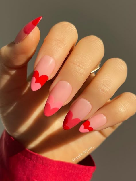 Red stacked heart-shaped French tip nail design Heart Nail Designs, February Nails, Makijaż Smokey Eye, Valentine Nails, Nail Swag, Heart Nails, Funky Nails, Dream Nails, Chic Nails