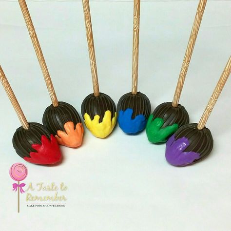 Paint brush cake pops Paint Brush Cake, Cake Pops Chocolate, Art Cake, Fun Cakes, Food Artists, Cake Pop Recipe, Icing Colors, Rainbow Paint, Festive Desserts