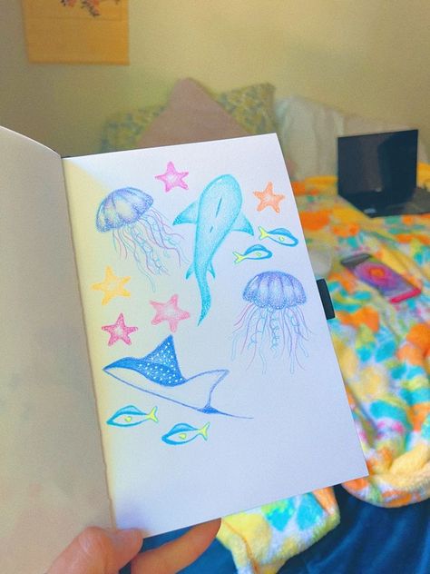 Ocean Doodle Art, Cute Sea Creatures Drawing, Crayon Doodles, Posca Marker, Jellyfish Art, Colored Pencil Artwork, Sketchbook Art Journal, Jelly Fish, Art Diary