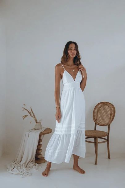 Beach Vacation Dresses For Women| Casual Resort Dresses 2021 — Pampelone Clothing White Beach Dress Summer, Pampelone Clothing, White Beach Outfit, White Dress Classy, Dress Beach Outfit, Vacation Dresses Beach, White Dress Outfit, Beach White Dress, Flowy Summer Dresses