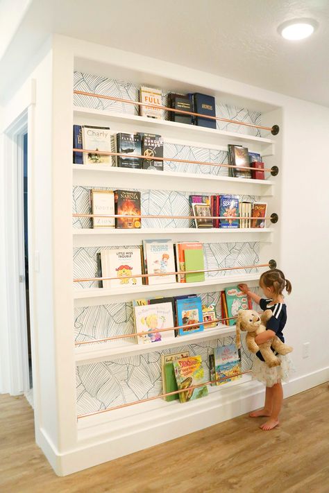 Attic Toy Room, Hallway Play Area, Toy Library Ideas, Hallway Library Ideas, Play Room Kid Design, Homeschool Area Ideas Small Spaces, Kids Room Design Small Space, Family Hallway, Upstairs Playroom