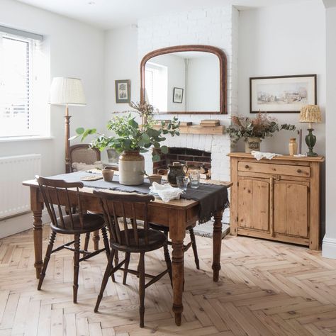 Take inspiration from this charming modern country Victorian terrace Victorian Terrace Dining Room, Modern Victorian Dining Room, Small Victorian Terrace Interior, Victorian Terrace Kitchen, Victorian Terrace Renovation, Victorian Terrace Interior, Terrace Renovation, Terrace Interior, Country Victorian