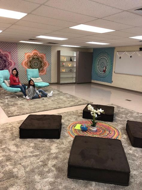 Calm Room Ideas School, Thrive Room School, High School Wellness Center Ideas, Zen Den Ideas School, Relaxation Room At Work, Social Work Room Ideas, High School Sensory Room Ideas, School Mindfulness Room, Elementary School Wellness Room