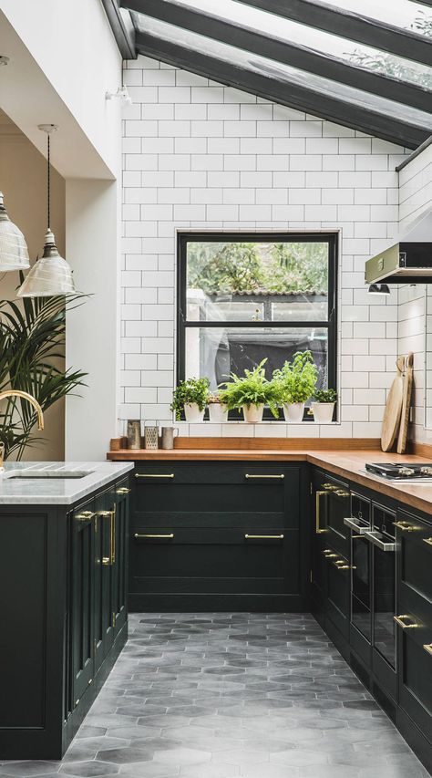 39+ ( Black ) Kitchen Cabinet Ideas - “ Entering the Dark side ” White Subway Tile Kitchen, White Wood Kitchens, Kitchen Tiles Design, Minimalist Kitchen Design, Black Kitchen Cabinets, 아파트 인테리어, Kitchen Farmhouse, Black Cabinets, Kitchen Cabinet Design