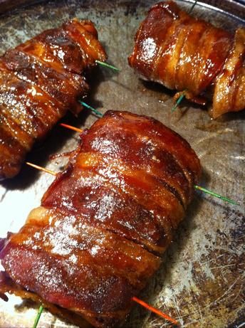 Sweet Bacon-Wrapped Venison Tenderloin Recipe - I think I'll skip the "dust with powdered sugar" step. It'll be plenty sweet enough! Smoked Pheasant, Venison Tenderloin Recipes, Venison Tenderloin, Deer Recipes, Deer Meat Recipes, Tenderloin Recipe, Deer Meat, Cheese Wrap, Wild Game Recipes