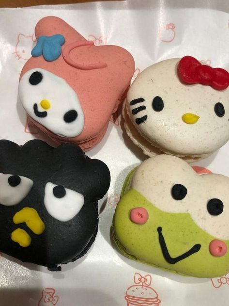 Boba Hello Kitty, Sanrio Graduation, Hello Kitty And Friends Party, Hello Kitty Desserts, Hello Kitty Treats, Hello Kitty Macarons, Sanrio Desserts, Sanrio Birthday, Hello Kitty Birthday Theme