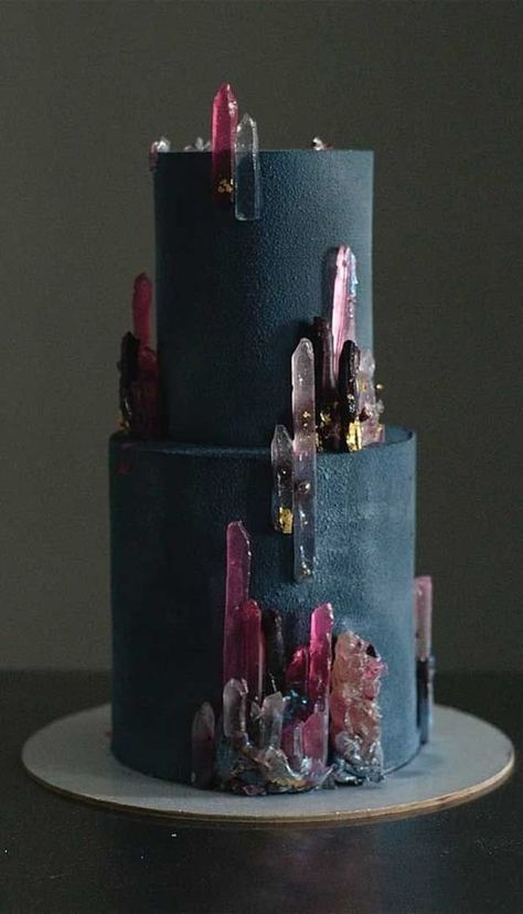 Bolo Tumblr, Deco Cupcake, Best Wedding Cakes, Wedding Cake Trends, Witch Wedding, Geode Cake, Tiered Cake, Dark Wedding, Gorgeous Wedding Cake