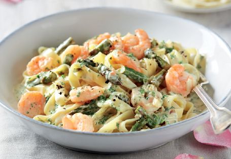 Tagliatelle with #Prawns and Asparagus #ValentinesEnvy #Recipe Tagliatelle Recipe, Healthy Pasta Dishes, Prawn Dishes, Tagliatelle Pasta, Aldi Recipes, Asparagus Pasta, Prawn Recipes, Shellfish Recipes, Nutritious Recipes