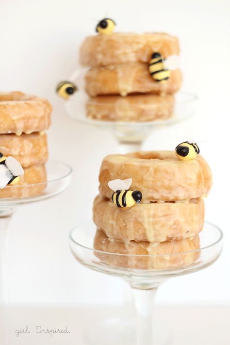 Diy Dessert, Bee Birthday Party, Dessert Simple, Dessert Party, Bee Party, Bee Birthday, Bee Baby Shower, Baby Bee, Healthy Dessert