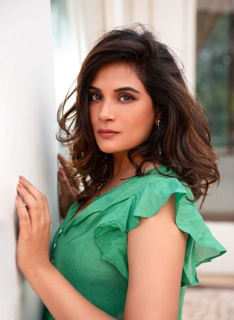 Richa Chadha, Comedy Films, English News, Be Different, Best Actress, Bollywood News, On Set, Get Back, One Shoulder Blouse