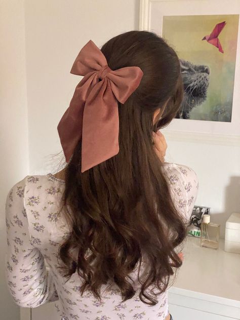 Easy Trendy Hairstyles, Beyonce Hair, Aesthetic Hairstyles, Bow Hairstyle, Clip Hairstyles, Ribbon Hairstyle, Peinados Fáciles Para Cabello Corto, Princess Hairstyles, Hair Ribbon