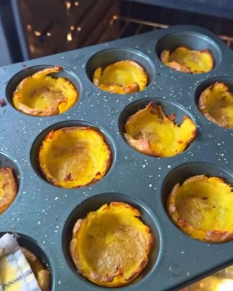 Food 🍏 on Instagram: "Smashed Potato Cups with Mushroom Gruyere Filling By @alina_prokuda  Perfect idea for lunch box or as an appetizer." Mushroom Gruyere, Idea For Lunch, Crispy Chicken Tacos, Baked Crispy Chicken, Potato Cups, Potato Muffins, Snack Hacks, Yukon Gold Potatoes, Smashed Potatoes