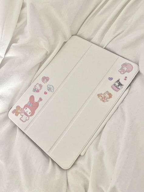 Ipad Pro 13 Inch Aesthetic, Cute Aesthetic Ipad Cases, Apple Case Aesthetic, Aesthetic Ipad Case Stickers, Ipad Case Stickers Ideas Aesthetic, Cute Ipad Cases Aesthetic, Ipad Stickers Aesthetic, Ipad Case With Stickers, Ipad Case Deco