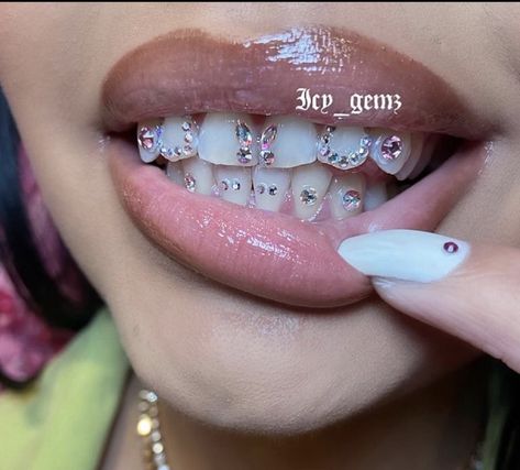 Tooth Gems Ideas, Smile Tips, Pretty Teeth, Dental Jewelry, Grillz Teeth, Windows To The Soul, Diamond Teeth, Tooth Gems, Grills Teeth