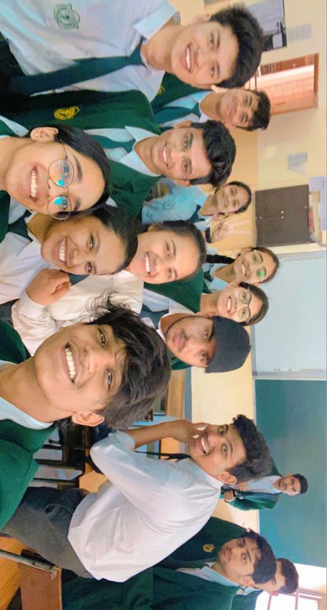 Indian School Farewell Aesthetic, Group Photos Indian, College Group Photos, Indian School Aesthetic, Aesthetic Fake Snap, Dps School, College Snap, Farewell Pictures, College Friendship