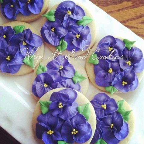 Whip It Good Cookies Violet Cookies, Pansy Cake, Good Cookies, Garden Cookies, Flower Sugar Cookies, Royal Icing Flowers, Icing Flowers, Cookie Bouquet, Whip It