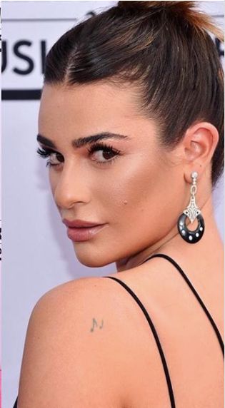 20 celebrity tiny tattoos you'll totally want to copy Celebrity Tattoos Women, Note Tattoo, Tattoos Women, Cute Small Tattoos, Celebrity News Gossip, Lea Michele, Celebrity Trends, Celebrity Kids, Celebrity Tattoos