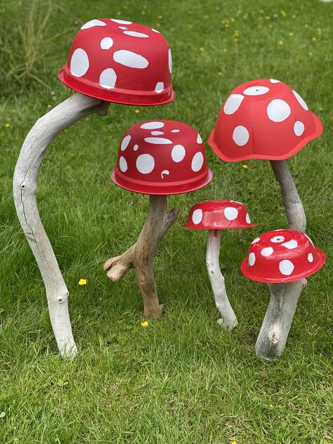 Diy Mushroom Decor Yard Art, Mario Halloween, Mushroom Party, Whimsical Mushrooms, Mushroom Crafts, Garden Mushrooms, Fairy Decor, Outdoor Classroom, Mushroom Decor