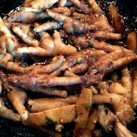 One of South Africa's favourite dishes Chicken Feet Recipe, Recipe For Chicken, Chicken Spices, Paleo Chicken, Stuffed Green Peppers, Paleo Gluten Free, How To Cook Chicken, South African, Side Dishes