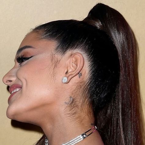 Serendipity Tattoo, Side Tattoos Women, Ariana Grande Tattoo, Behind Ear Tattoos, Ear Tattoo Ideas, Ariana Grande Cute, Ariana Grande Style, Ariana Grande Photos, Ariana Grande Pictures