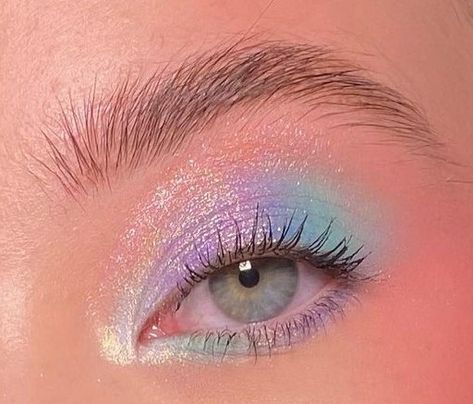 Subtle Eye Looks, Eyeshadow Looks No Lashes, Simple Pastel Eye Makeup, Pastel Eyeshadow Looks Simple, Eras Tour Makeup Ideas, Pastel Eyeshadow Looks, Pastel Makeup Looks, Eye Makeup Colorful, Eras Tour Makeup