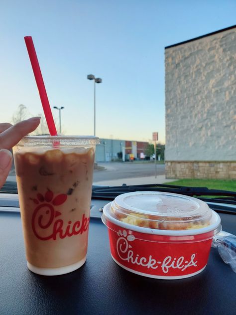 Chick Fil A Breakfast, Frosted Coffee, Chicken Boxes, Diner Restaurant, Fav Food, Yummy Comfort Food, Southern Cooking, Super Healthy Recipes, Dunkin Donuts Coffee Cup