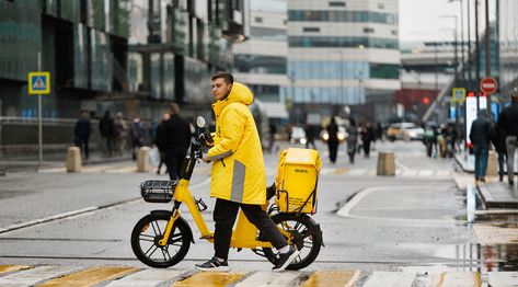 The bicycle was created taking into account the wishes of Yandex Food and Delivery delivery workers. The Yandex team today showed an electric bicycle ... - #battery-poweredbicycle #cyclinginnovation #e-bike #e-bikedesign #e-biketechnology #electricbicycle #electricbike #electricbikefeatures #electriccycling #electricmobility #electric-assistbicycle #pedal-assistbike #sustainabletransportation Bike Delivery, Sustainable Transport, Latest Smartphones, Bicycle Frame, Protective Clothing, Electric Bicycle, E Bike, Today Show, Electric Scooter