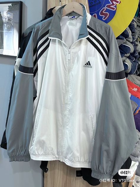 Track Jacket Outfit, Tracksuit Aesthetic, Masc Outfits, Adidas Retro, Jacket Adidas, Adidas Vintage, Mein Style, Vintage Adidas, Casual Style Outfits