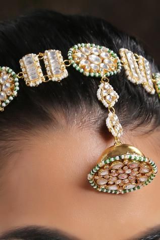 Shop for Paisley Pop Handcrafted Kundan Borla Mathapatti Online at Aza Fashions Bride Hair Jewelry, Rajputi Jewellery, Terracotta Jewellery Designs, Dupatta Style, Minimalist Diamond Rings, Kundan Jewellery Bridal, Gold Temple Jewellery, Gold Necklace Indian, Traditional Indian Jewellery