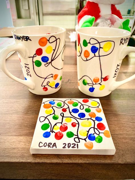 Diy Christmas Mugs Kids, Diy Christmas Mugs Paint, Diy Christmas Gifts For Parents From Kid, Gifts From Students To Parents, Diy Christmas Gifts For Parents, Diy Christmas Mugs, College Crafts, Coffee Mug Crafts, Dollar Store Christmas Crafts