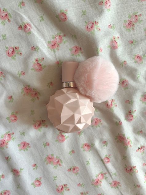 Ariana Grande Perfumes Aesthetic, Cotton Candy Perfume Aesthetic, Ariana Grande Candy Perfume, Coquette Perfume, Ariana Grande Sweet Like Candy, Sweet Like Candy Perfume, Sweet Like Candy Ariana Grande Perfume, Ariana Grande Pink Perfume, Bg Aesthetic