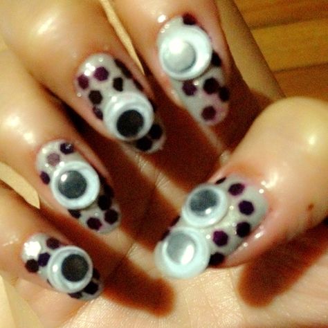 My googly eyes weird nail art... Googly Eyes On Random Things, Creative Eye Drawings Weird, Funny Wierd, Googly Eye Nail Art, Weird Nail Art, Things With Googly Eyes, Googly Eyes On Things, Google Eyes, Crazy Nails