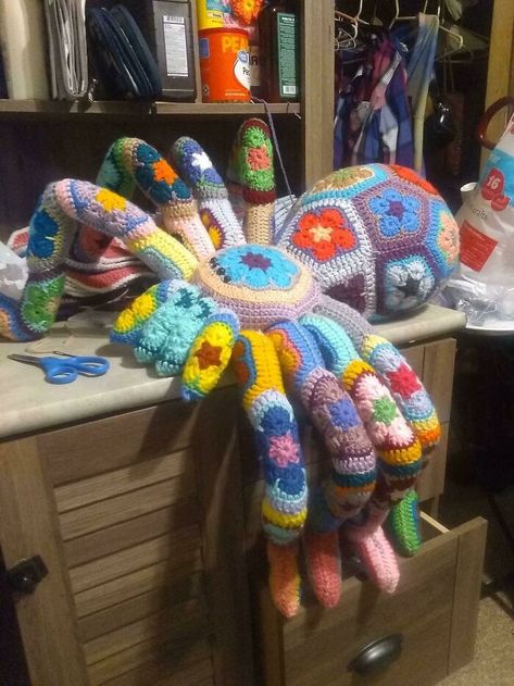 My Mom Doesn't Use Reddit So I Wanted To Post This Because She's An Amazing Woman With Amazing Talent Crochet Spider, Silly Hats, Crochet Octopus, Amazing Woman, Cap Decorations, Crochet Sunflower, Learn To Crochet, Knitting Crochet, Beautiful Crochet