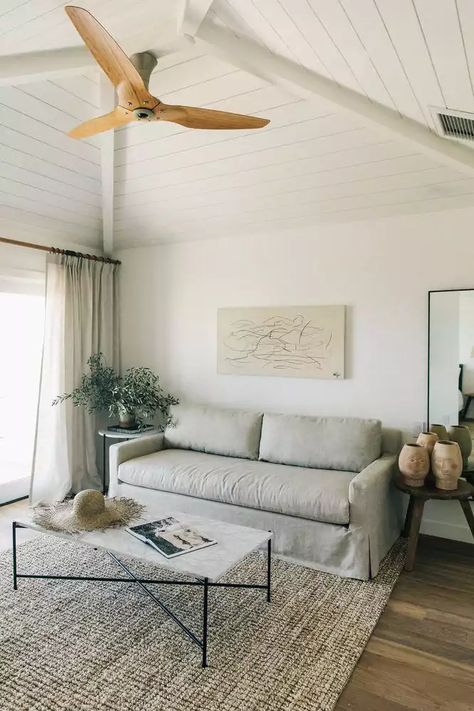 Get The Look: The California Surf Shack California Beach Bungalow, California Surf Shack, Surf Shack Style, Surfrider Malibu, Surf House Decor, California Beach House, Beach House Kitchens, Surf House, Surf Shack