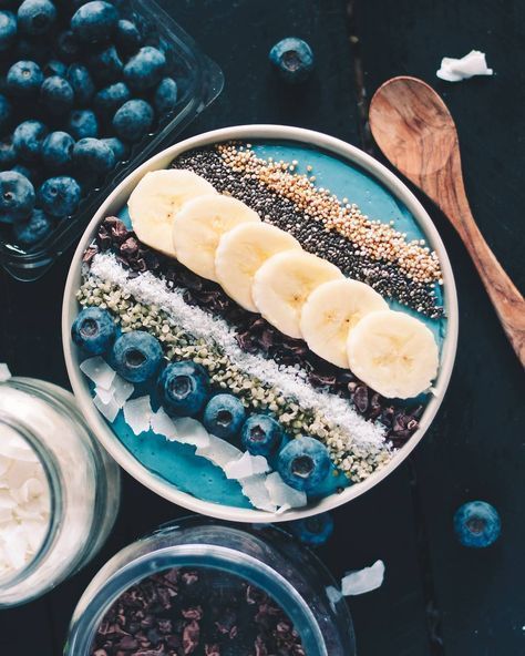 Sugarberry Instagram. Smoothie bowls and plant based reecipes Sommer Mad, Herbal Recipes, Makanan Diet, Smoothie Bowl Recipe, Fruit Breakfast, Think Food, Food Goals, Fruit Smoothies, Base Foods