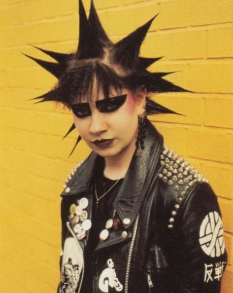 Spike Hairstyle, Punk Photography, 80s Punk Fashion, Derek Ridgers, Punk Ideas, Punk Rock Girls, Cold Beauty, Punk Subculture, Punk Girls