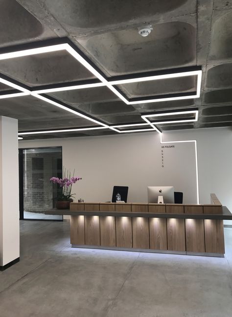 Modern Industrial Commercial Design, Exposed Ceiling Lighting, Industrial Ceiling Design, Industry Aesthetic, Line Lighting, Concrete Office, Waffle Ceiling, Commercial Lighting Design, Lobby Lighting