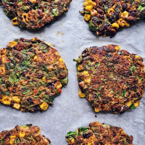 Black bean, corn and spinach fritters Anna Jones Recipes, Spinach Fritters, Corn Patties, Black Bean Patties, Veggie Fritters, Dinner Recipes Healthy Family, Black Bean Corn, Black Bean Quinoa, Black Bean Recipes