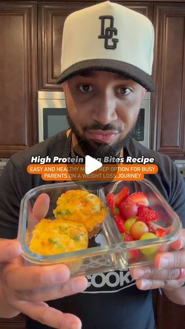 Coach E • Weight Loss Coach for Busy Parents on Instagram: "High Protein Egg Bites Meal Prep Recipe
This recipe takes only 30 minutes to make and only 60 seconds to heat up in the microwave in the morning

What’s even better…
It’s super high in protein which will 1000% support your weight loss journey

Oh yeah, I can’t forget it’s delicious also 🤤 

Ingredients:
✏️ While eggs
✏️ Egg whites
✏️ Ground turkey
✏️ Shredded Gouda cheese
✏️ Onion, bell peppers, and spinach

Recipe:
Preheat oven to 375 degrees

While oven is preheated… 
Dice up your onions and bell peppers and sauté is minced garlic for 2- 3 minutes. Once done set aside

✨ Homemade breakfast sausage:
In the same pan as the veggies…

Place ground turkey into the pan and season with:
▫️Herbs de Provence (From Trader Joes not Aldi) Breakfast Lunchable Ideas, Egg Bites Sausage, Egg Bites Meal Prep, Breakfast Meal Prep High Protein, High Protein Egg Bites, Protein Egg Bites, Crockpot Ground Turkey, Bariatric Breakfast, Strawberries And Grapes