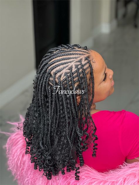 Gina Hairstyles, Fulani Braids Hairstyles Designs Short, Short Fulani Braids With Curls, Scalp Braids With Weave, Swirl Cornrows, Short Cornrows, Short Fulani Braids, Cornrows With Curls, Cornrow Hairstyles For School