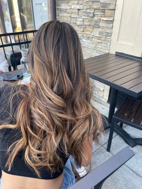 Light Brown Hair With Highlights Caramel Balayage Brunettes, Carnal Balayage Brunettes, Caremal Brown Highlight, Carmel Bolyoge, Carmel Hair Highlight, Carmel Balayage Highlight, Balyage Long Hair Brunettes Carmel, Highlights For Dark Brown Hair Caramel, Carnal Highlights On Brown Hair