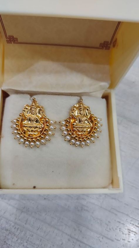 Lakshmi Kammalu Gold, Lakshmi Earrings Gold, Latest Earrings Design, Simple Necklace Designs, Ear Tops, Gold Jewels Design, Neck Pieces Jewelry, Gold Bangles For Women, New Gold Jewellery Designs