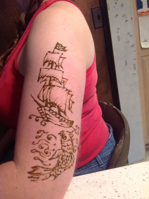 Henna tattoo fish and pirate ship Pirate Henna, Pirate Henna Tattoo, Henna Sleeve, Tattoo Fish, Finger Henna, Cute Henna, Pirate Tattoo, Henna Ideas, Ship Tattoo