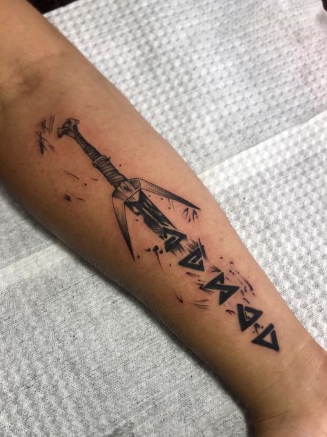 The Witcher Swords Tattoo, The Witcher Tattoo Design, Witcher 3 Tattoo, The Witcher Tattoo Ideas, Minecraft Tattoo Ideas, Witcher Tattoos, Witcher Tattoo, Easy Tattoos To Draw, Game Tattoo