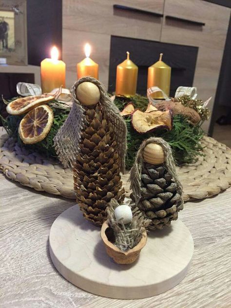 Vanoce Classroom Holiday Crafts, Nativity Craft, Pin Diy, Natural Christmas Decor, Cones Crafts, Nativity Ornaments, Nativity Crafts, Pine Cone Crafts, Christmas Nativity Scene