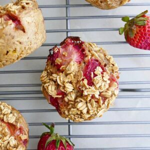 Strawberry Rhubarb Baked Oatmeal Muffins Rhubarb Baked Oatmeal, Rhubarb Oatmeal Muffins, Strawberry Rhubarb Muffins, Healthy Baked Oatmeal, Rhubarb Oatmeal, Baked Oatmeal Muffins, Oatmeal Muffins Healthy, Baked Oatmeal Healthy, Rhubarb Muffins