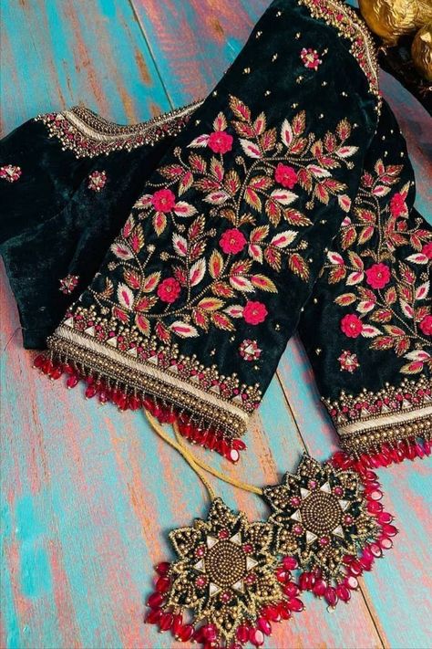 Blouse Inspiration, Pink Blouse Designs, Gold Blouse, Bridal Blouse, Bridal Blouse Designs, Embroidery Blouse, Green And Pink, Pink Blouse, Indian Bride